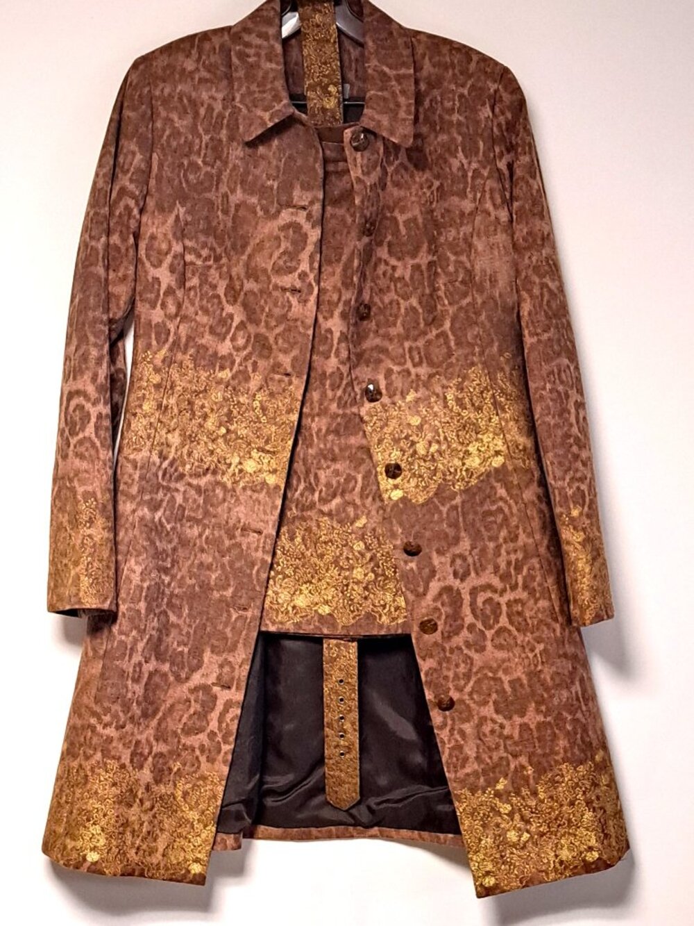 ECCOCI LADIES LONG SUIT JACKET SIZE 10 & MATCHING SKIRT SZ 8 W GOLD DESIGN